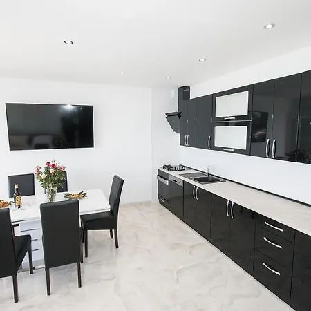 아파트 Apartman Horizont 오미스